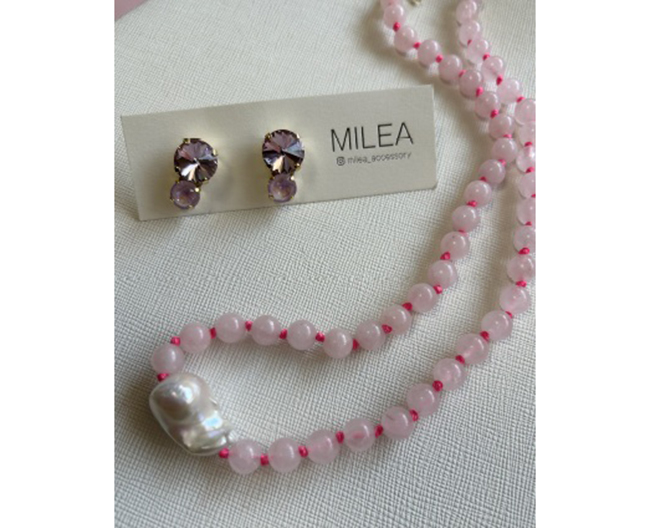 〈MILEA〉のクリスタルガラスや天然石を使ったアクセサリー