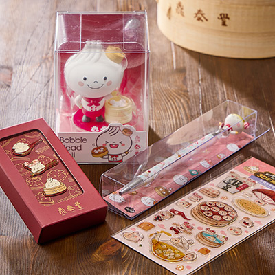 日本上陸30周年記念グッズの展開イメージ
