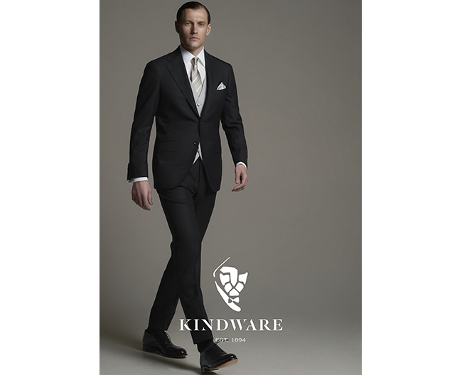 KINDWARE BLACK SUIT 着用イメージ