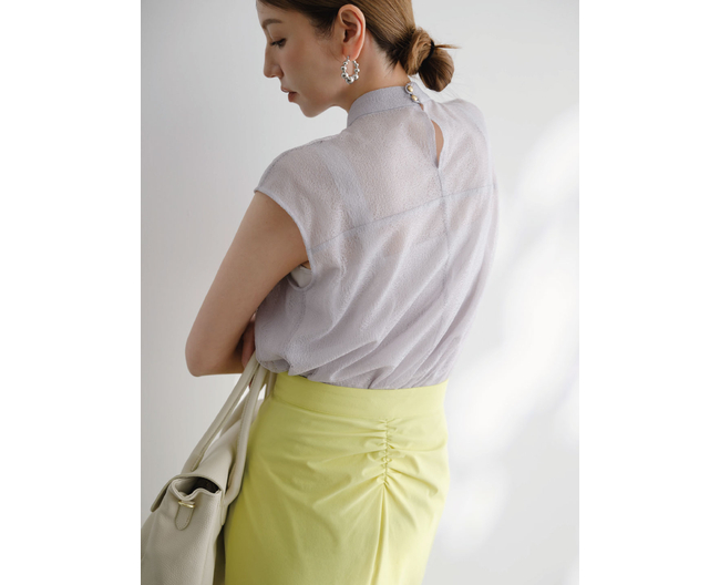 女性らしいシルエットのアイテム