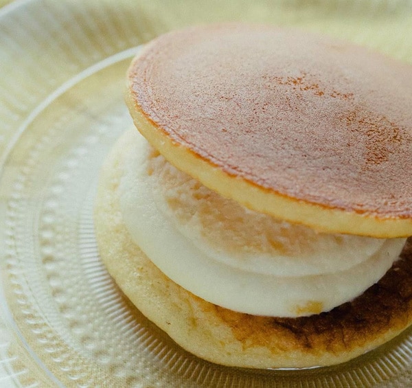 御菓子司 寳月堂 くりぃむどら焼き