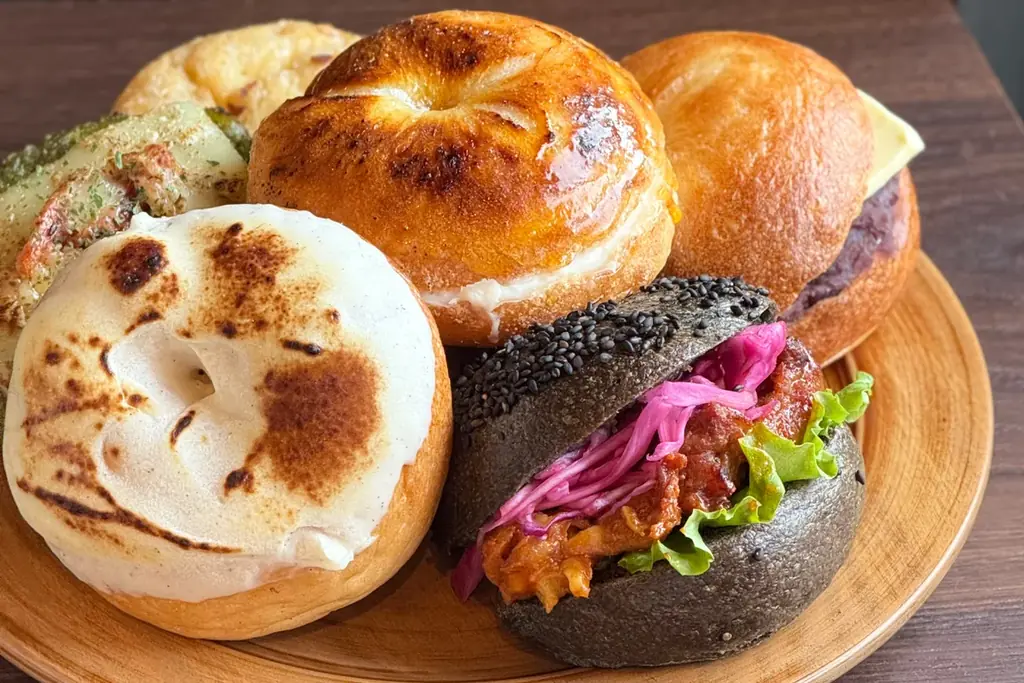 堀江ボーノベーカリ “20秒に1個売れる”人気生ベーグル、4日間限定で全22種が登場 ピスタチオカスタード、はちみつブリュレなど新作&復刻も! 12月25日(木)~28日(日)「生ベーグル祭り」を開催 画像 2