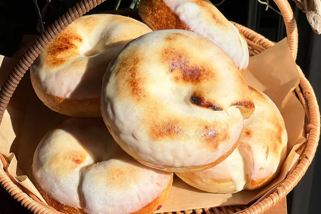 堀江ボーノベーカリ “20秒に1個売れる”人気生ベーグル、4日間限定で全22種が登場 ピスタチオカスタード、はちみつブリュレなど新作&復刻も! 12月25日(木)~28日(日)「生ベーグル祭り」を開催 画像 6