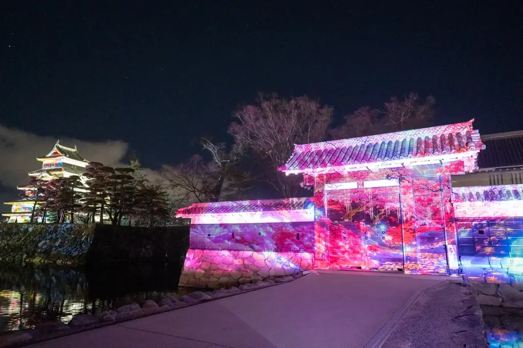 一旗プロデュース「国宝 松本城天守 プロジェクションマッピング 2025-2026」の第1期公式記録写真を公開。前年度17万人以上が来場した松本の冬の風物詩。松本市立博物館所蔵の錦絵などを投影。 画像 28