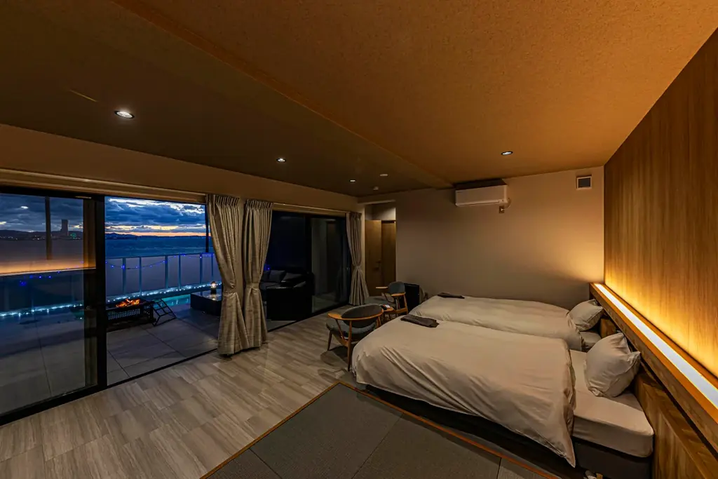 【新プラン登場】焚き火×ライトアップが映える冬の絶景グランピング。大阪・貝塚市「日本の夕陽百選」を望む “うみテラス二色の浜” で過ごす特別な海辺ステイ 画像 2