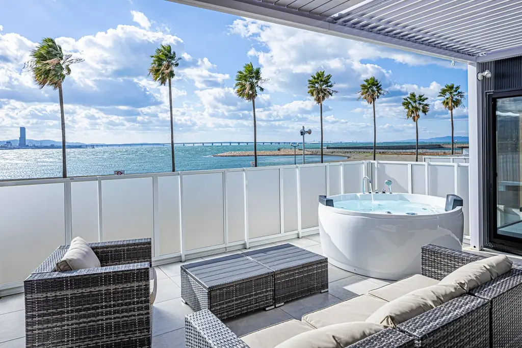 【新プラン登場】焚き火×ライトアップが映える冬の絶景グランピング。大阪・貝塚市「日本の夕陽百選」を望む “うみテラス二色の浜” で過ごす特別な海辺ステイ 画像 3