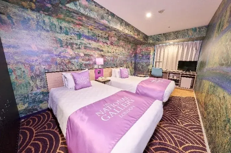 【サンシャインシティプリンスホテル】～イギリス国立美術館『ロンドン ナショナル・ギャラリー』公認～ クロード・モネの印象派の世界を楽しむ 没入型“泊まれる美術館”コンセプトルーム新ステイプランを販売 画像 1