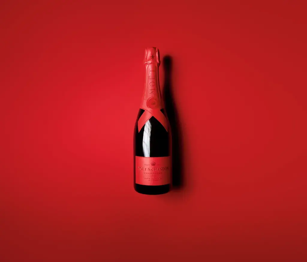 モエ・エ・シャンドン フレンズ オブ ザ ハウス 山下智久さんの楽しみ方を公開！「赤」に染まったモエ・エ・シャンドン ホリデーシーズン限定商品 “SHARE THE LOVE” コレクション 画像 10