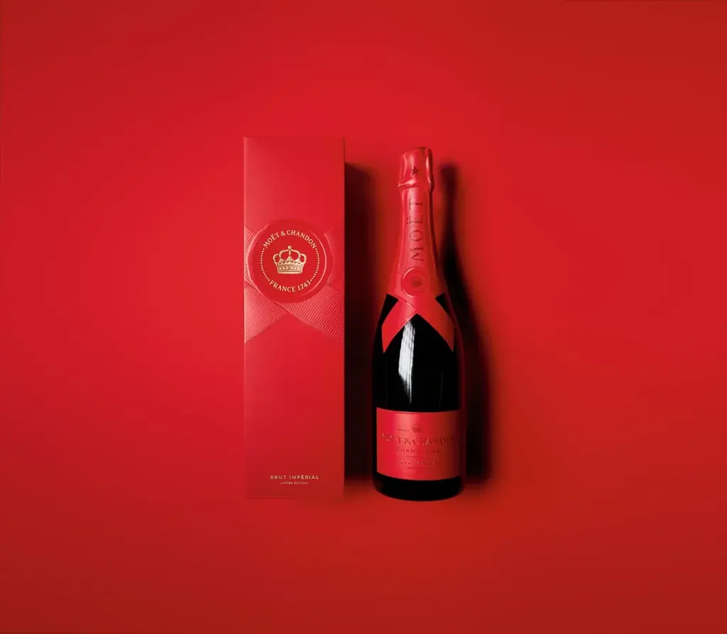 モエ・エ・シャンドン フレンズ オブ ザ ハウス 山下智久さんの楽しみ方を公開！「赤」に染まったモエ・エ・シャンドン ホリデーシーズン限定商品 “SHARE THE LOVE” コレクション 画像 11