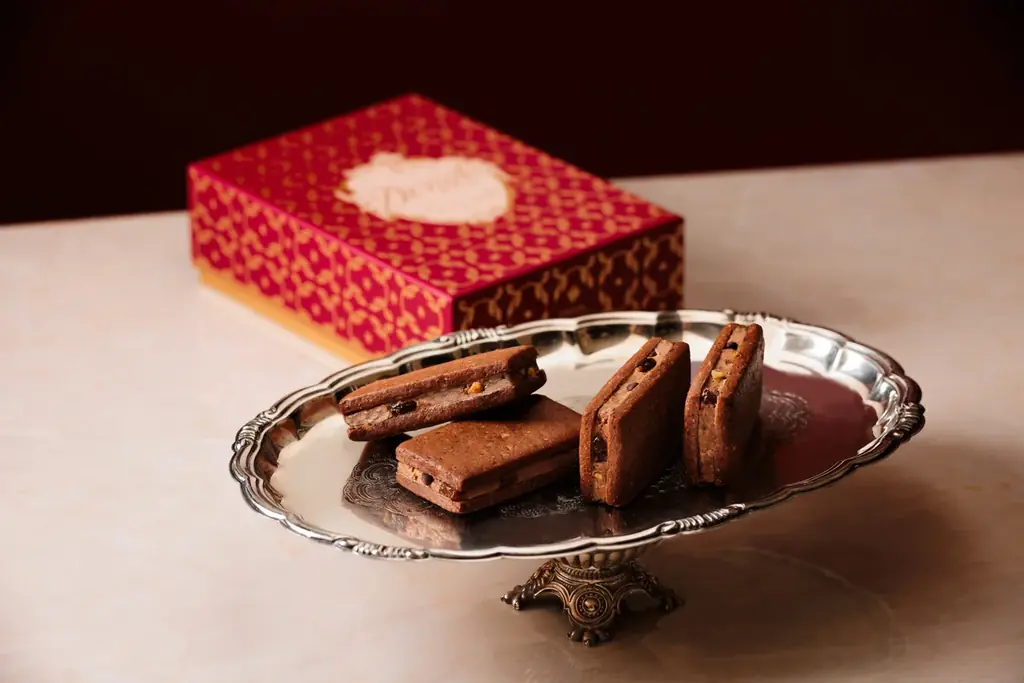 ウィーンの老舗洋菓子ブランドDEMEL(デメル)から季節限定「ケックスサンドウィッチ (ショコラーデ)」を12月下旬より新発売 画像 1