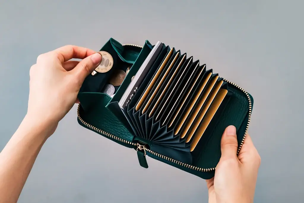 【シリーズ累計39万部突破】宝島社の「やみつきサイフ」シリーズに高級本革イタリアンレザー使用のプレミアム版が登場！ 12/25発売 画像 4