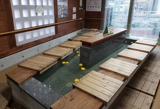 【徳島県　鳴門市役所】「鳴門に来たら！」「鳴門でおっても！」鳴門駅前足湯『ふろいで～』をぜひご利用ください！！ 画像 1