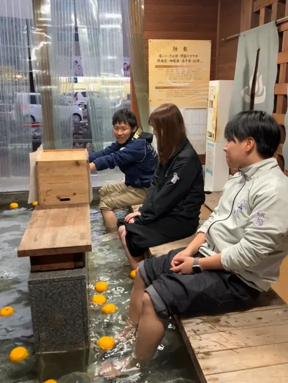 【徳島県　鳴門市役所】「鳴門に来たら！」「鳴門でおっても！」鳴門駅前足湯『ふろいで～』をぜひご利用ください！！ 画像 2