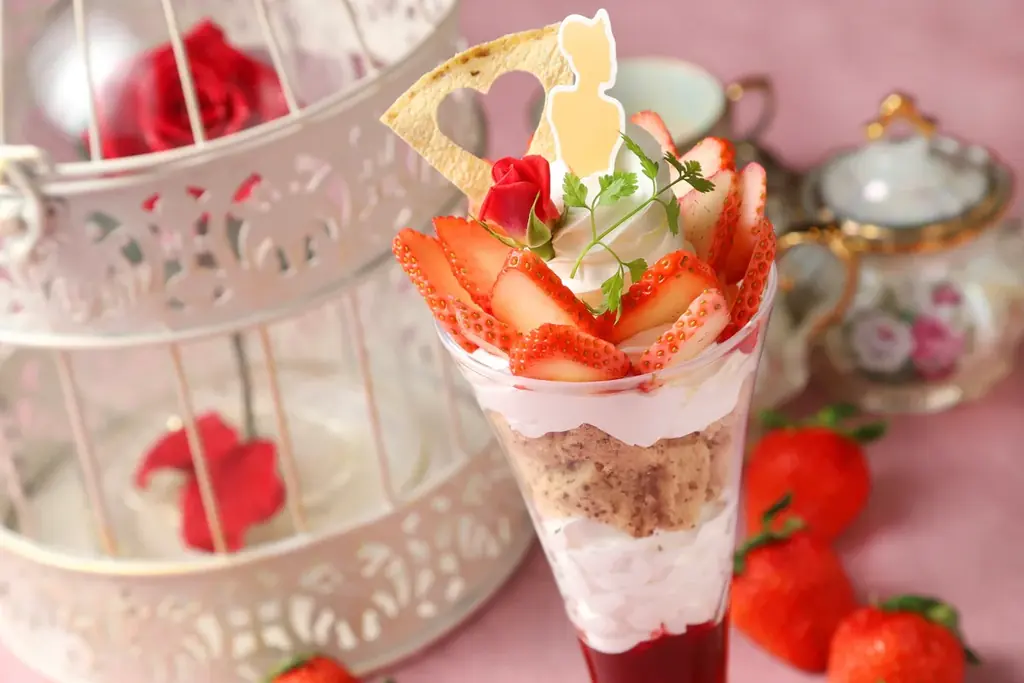 童話の世界で味わう、甘く華やかな冬の余韻。「美女と野獣の苺フェア2026」開催 画像 2