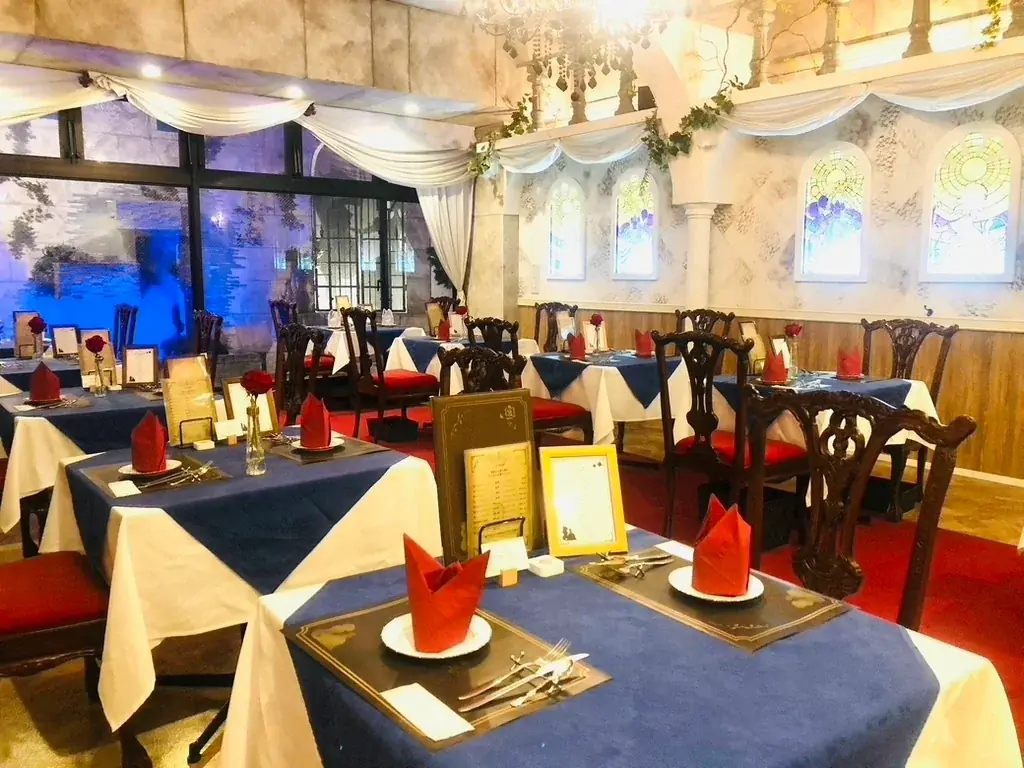 童話の世界で味わう、甘く華やかな冬の余韻。「美女と野獣の苺フェア2026」開催 画像 6