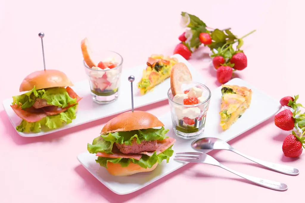“イチゴを着て行く”フェア「Very Berry Strawberry」開催｜ホテルプラザ神戸 画像 13