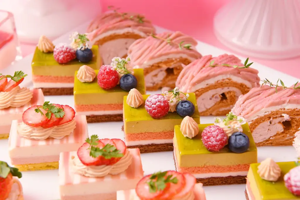 “イチゴを着て行く”フェア「Very Berry Strawberry」開催｜ホテルプラザ神戸 画像 2