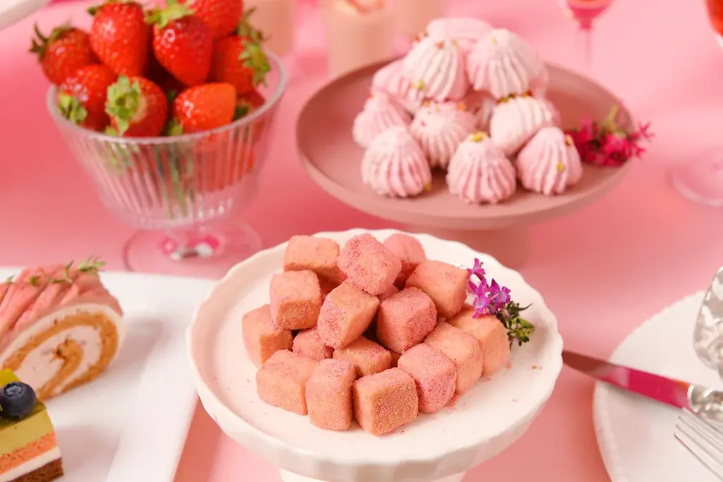 “イチゴを着て行く”フェア「Very Berry Strawberry」開催｜ホテルプラザ神戸 画像 4