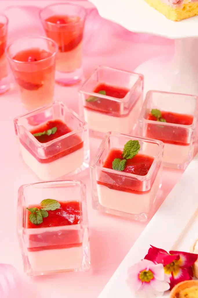 “イチゴを着て行く”フェア「Very Berry Strawberry」開催｜ホテルプラザ神戸 画像 7