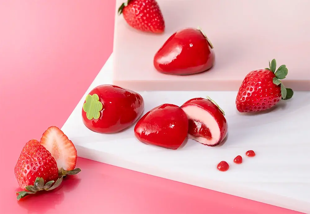 まるで苺⁉真っ赤に艶めく生ショコラケーキ『ストロベリーシーズン』が期間限定登場！【バターステイツ by銀のぶどう】 画像 2