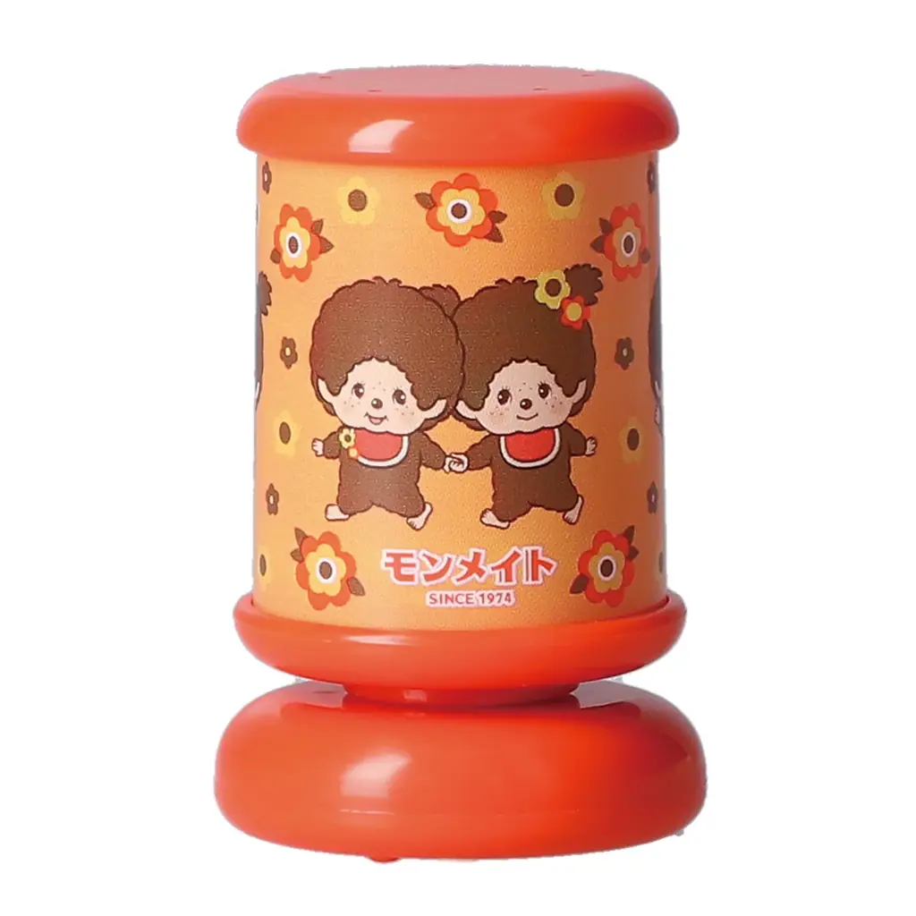 1974年の発売より爆発的ブームを生んだ人気者『モンチッチ』デザインのカプセルトイ2種が、2025年12月中旬より全国のカプセルトイ自販機にて順次発売！ 画像 5