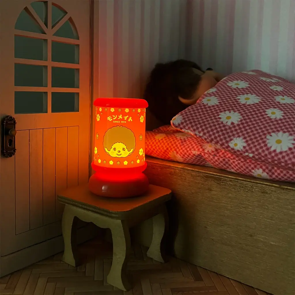 1974年の発売より爆発的ブームを生んだ人気者『モンチッチ』デザインのカプセルトイ2種が、2025年12月中旬より全国のカプセルトイ自販機にて順次発売！ 画像 8