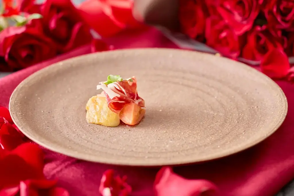 【名古屋】＜開業10周年記念＞料理長厳選の旬の食材と心のこもったおもてなし。高く上がる炎やドライアイスの幻想的な演出で特別な1日に！『初春の特別コース～シェフからのおもてなし～』販売 画像 2