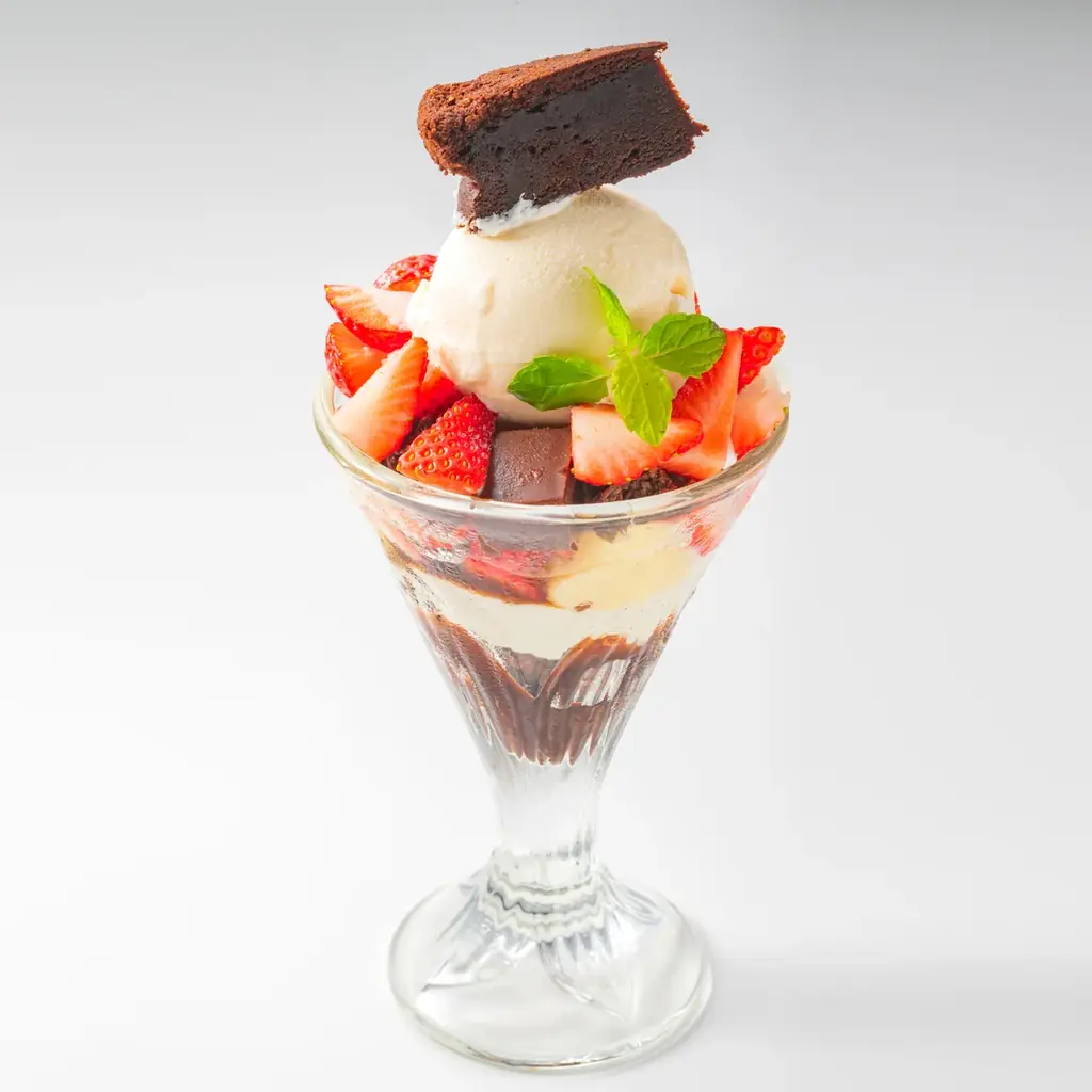 【シェラトングランドホテル広島】〜甘酸っぱい苺と濃厚チョコレートが織りなす、ご褒美スイーツの競演〜スイーツブッフェ「ストロベリー with チョコレート」開催 画像 5