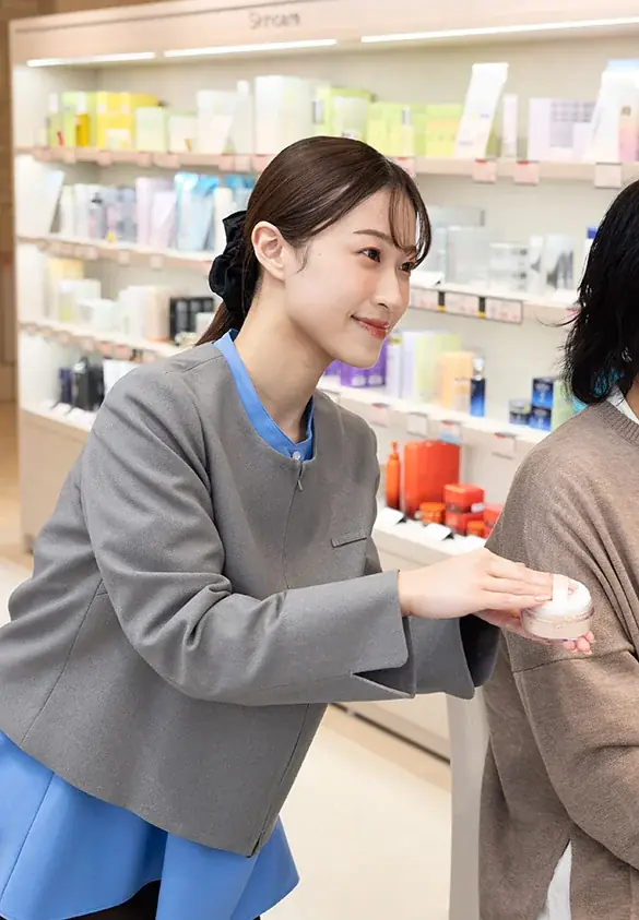 DHC直営店の制服を6年ぶりに全面リニューアル 画像 2