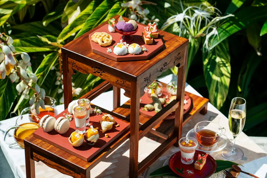 【星のや沖縄】琉球のおもてなしを現代に昇華。海と春の花々の香りに包まれた、プールサイドでの優雅な時間を楽しむ「海風アフタヌーンティー」今年も提供 画像 2