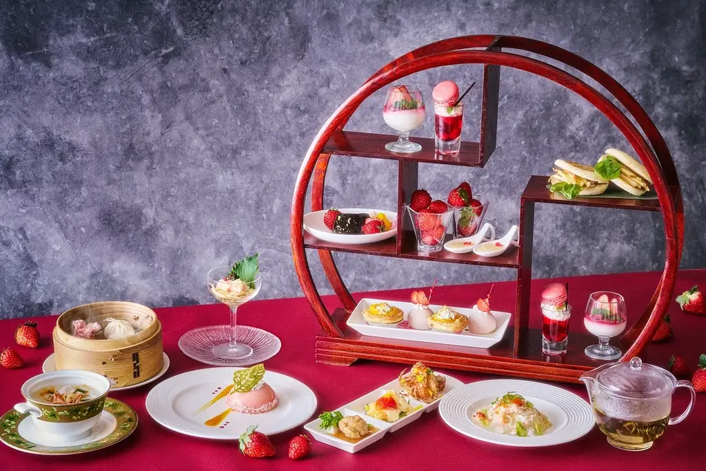 【品川プリンスホテル】早春の香り×中国料理「Chinese Afternoon Tea～苺紅に染まる甘味な茶宴～」を販売 画像 1