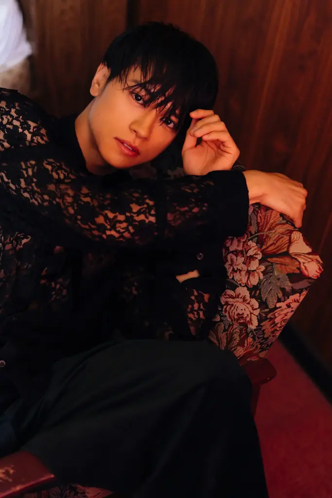 ミュージカル「忍たま乱太郎」で話題の俳優・湯本健一、初となる写真集の発売決定！“大人の色気”を解放し、表現者としての新境地を披露 画像 1