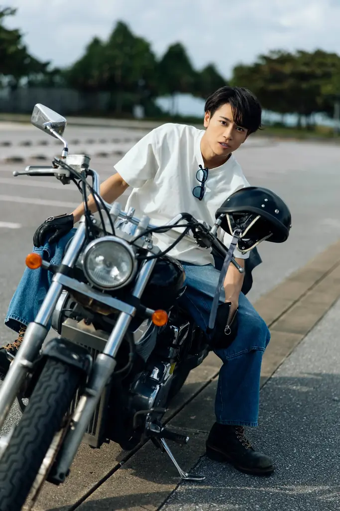 ミュージカル「忍たま乱太郎」で話題の俳優・湯本健一、初となる写真集の発売決定！“大人の色気”を解放し、表現者としての新境地を披露 画像 5