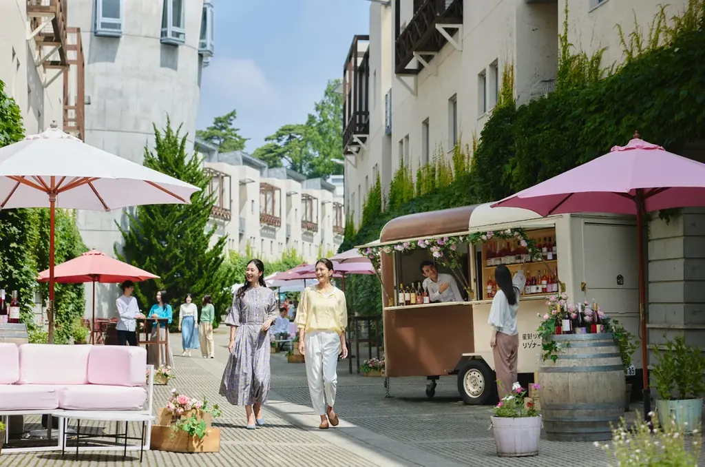 【リゾナーレ八ヶ岳】ロゼワインの色彩で染まる街並みで苺とロゼワインのマリアージュを堪能する「八ヶ岳ロゼワインストリート2026」開催 画像 2