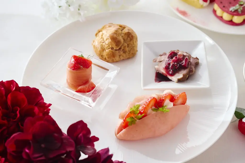 【ホテル日航大阪】「苺アフタヌーンティーセット WINTERバージョン」を1月5日より提供 画像 4