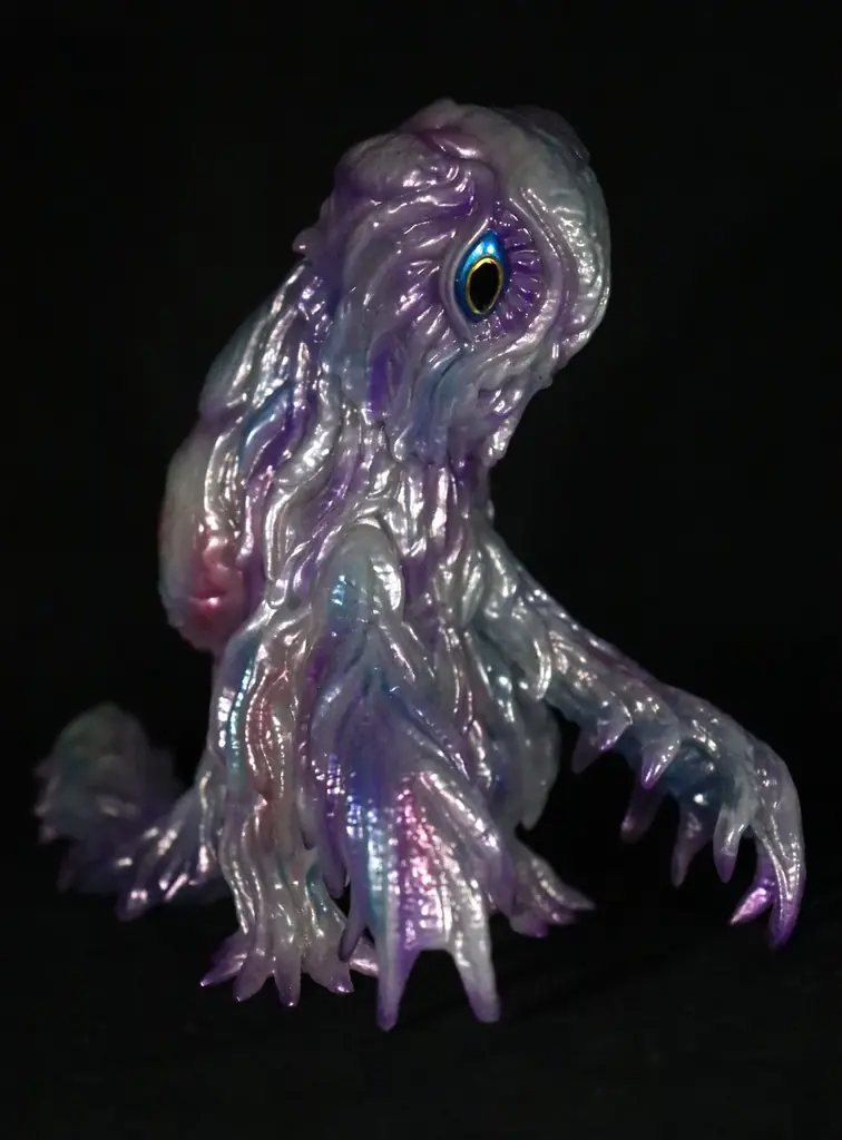 CCPJAPANの送る新たなレトロソフビシリーズ『ミドルサイズシリーズ ゴジラCREATION』が始動！第1弾として、造形作家「Yoshi.」氏のデザインした「ヘドラ」が2種で登場！ 画像 5