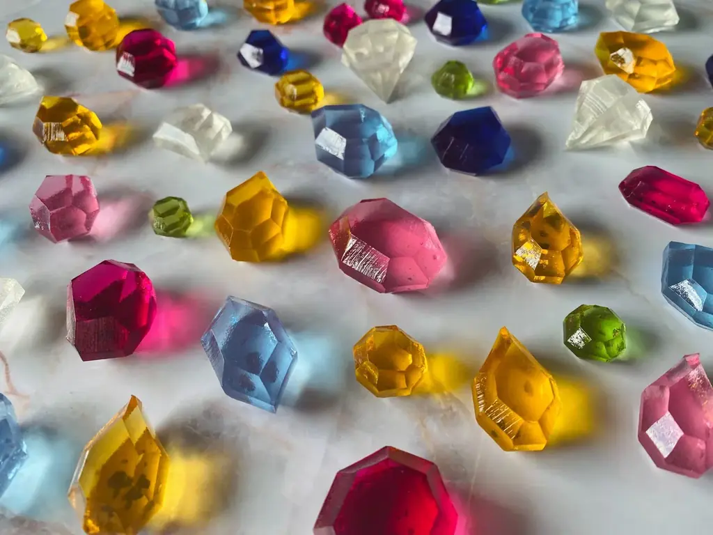 ルパン三世 ルパンVS複製人間 賢者の石モチーフ こうぶつヲカシ が登場！MOO:D MARK by ISETANにて2025年12月17日より期間限定販売をスタート 画像 8