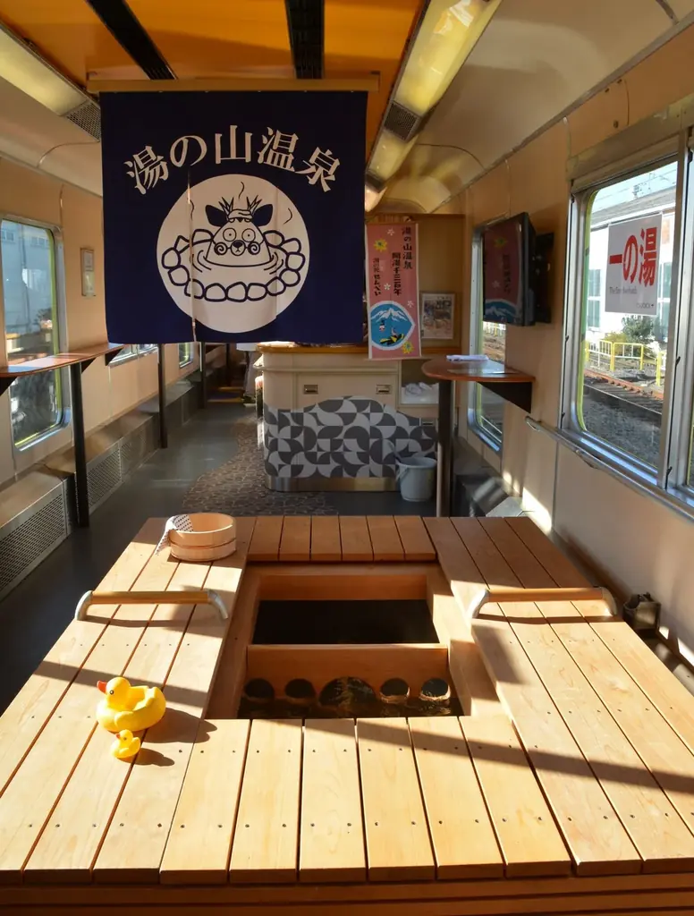 近鉄名古屋駅～湯の山温泉駅間で「足湯列車」を今年度も運行 画像 4