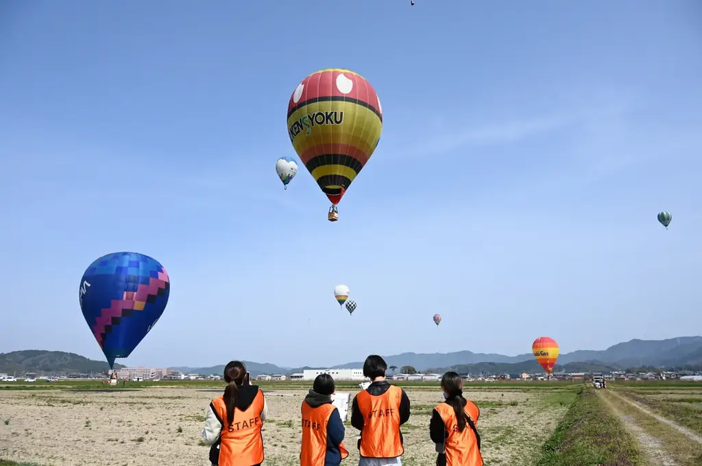 【開催100日前】予約殺到の「空の祭典」が再び！京都・亀岡市で「バルーンフェスティバル2026」4月開催決定！夜桜×熱気球の絶景イリュージョンも。 画像 4