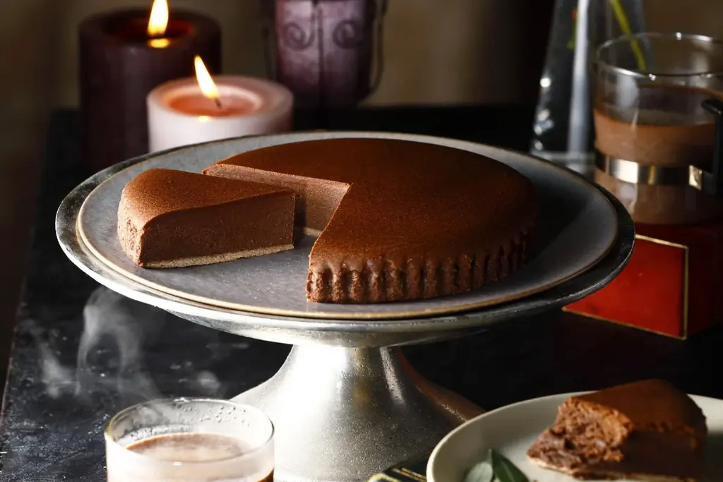 【チーズガーデン】カカオとチーズの個性が織りなす大人な味わい　バレンタインシーズンにぴったりな冬限定チーズケーキ『御用邸ショコラチーズケーキ』発売 画像 1