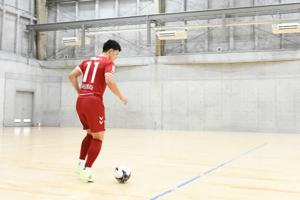 ヒュンメル×清水和也、「クッション性がアップしたコラボフットサルシューズに新色登場！」 画像 4