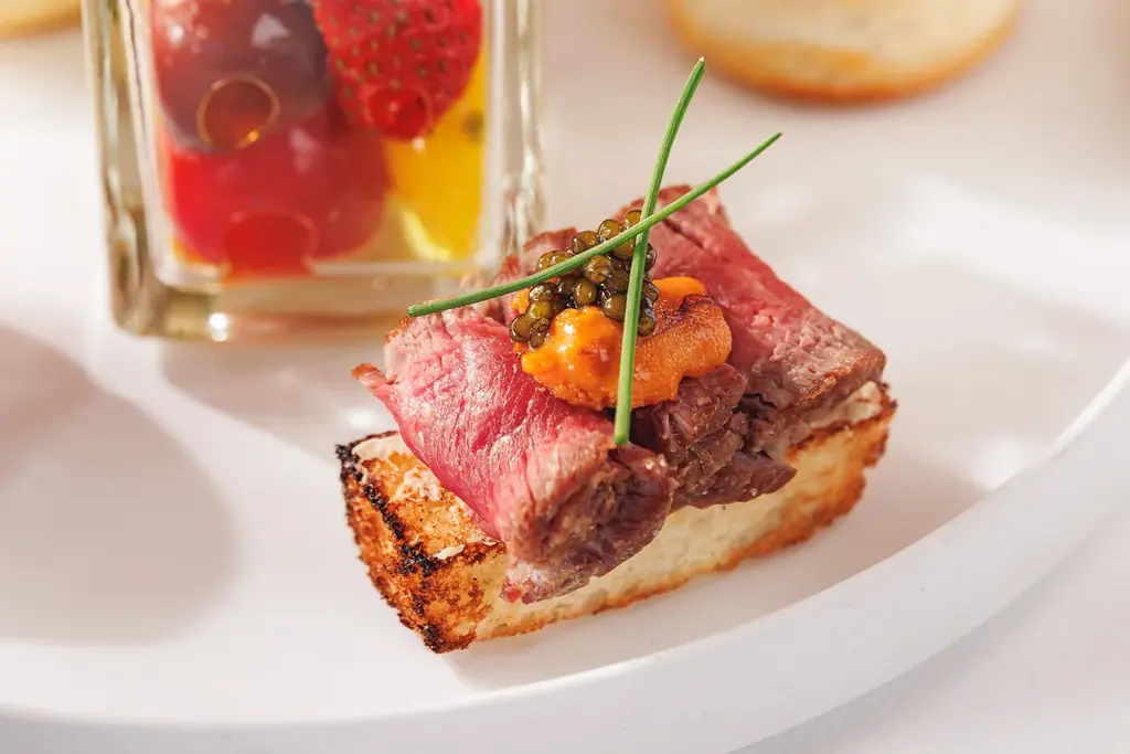 ウルフギャング氏が手掛ける“肉”×“本格イタリアン”の新業態レストラン【イル・ルピーノ・プライム】旬のいちごを贅沢に味わう「ストロベリー・アフタヌーンティー」のご案内 画像 10