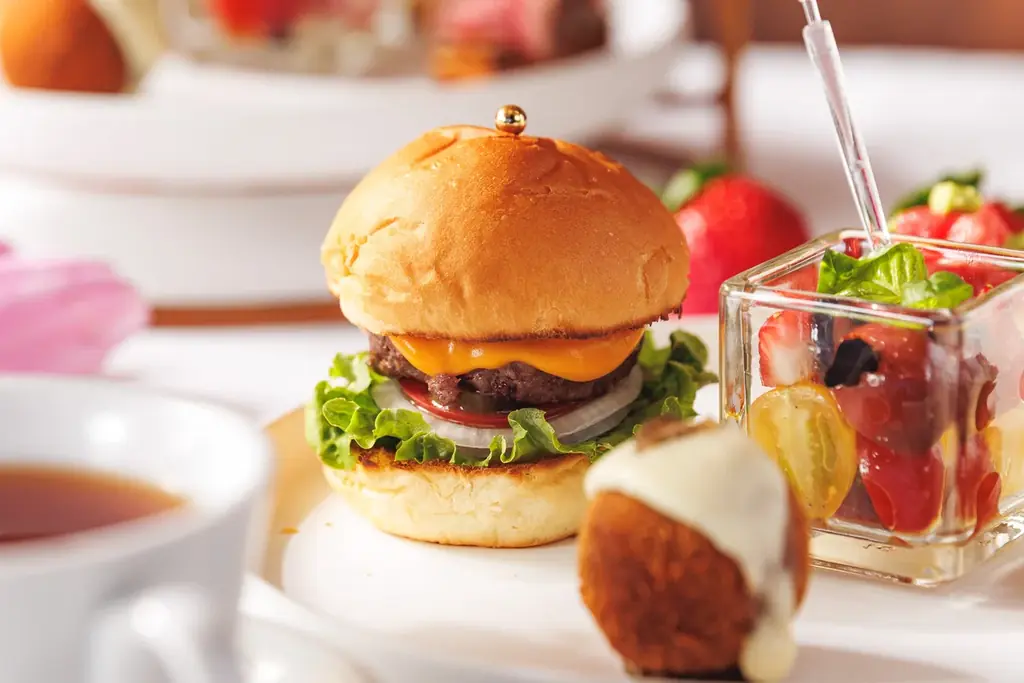 ウルフギャング氏が手掛ける“肉”×“本格イタリアン”の新業態レストラン【イル・ルピーノ・プライム】旬のいちごを贅沢に味わう「ストロベリー・アフタヌーンティー」のご案内 画像 9