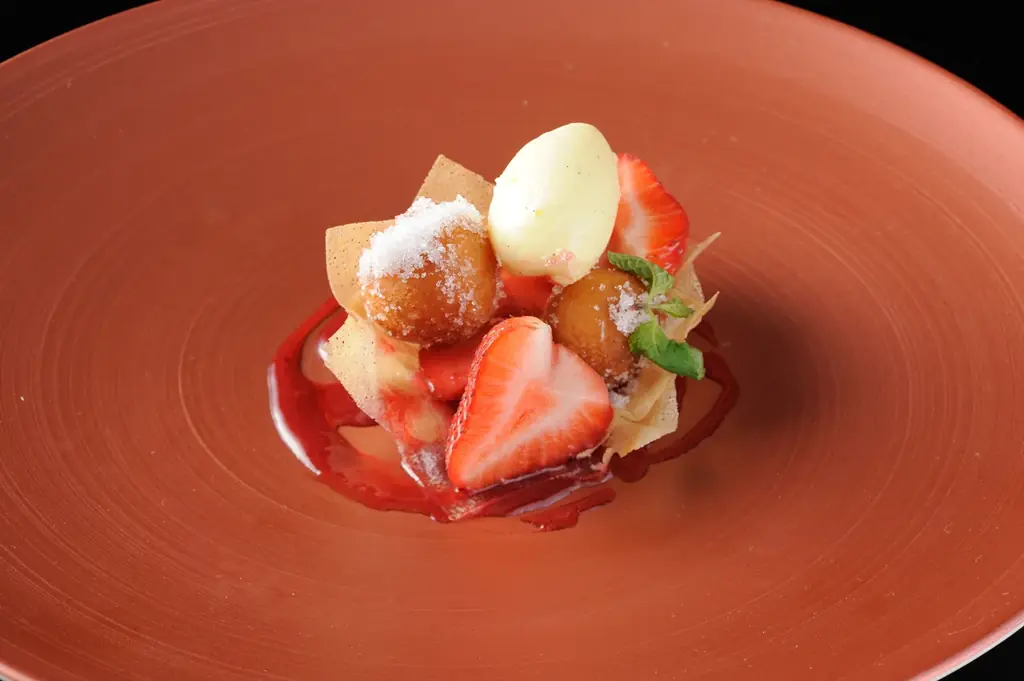 【ホテルグランヴィア岡山】真紅の世界に心ときめく、苺尽くしのアフタヌーンティー『“Rouge” et “Rouge”』 開催 画像 4