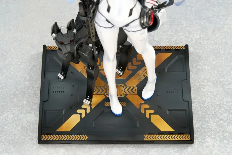 『ドールズフロントライン』より戦術人形「416」が、スキン『真夜中の福音』の姿で待望のフィギュア化。あみあみにて予約受付中。 画像 10