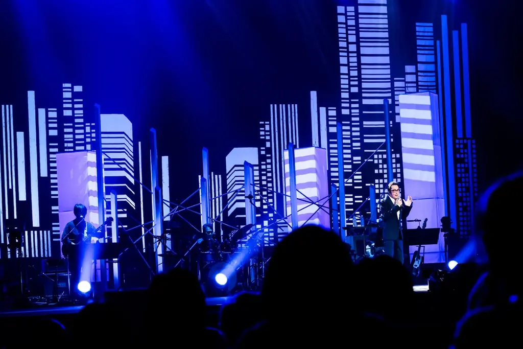 德永英明がリクエスト投票された楽曲の中からセットリストを組んだ今年の全国ツアーより、11月1日の東京公演の模様を2026年1月2日（金）午後7：00からお届け！放送・配信に先駆けライブレポートを公開！ 画像 2