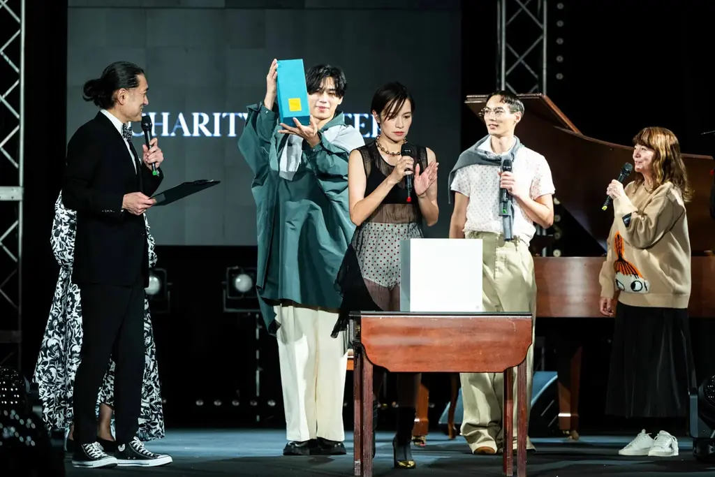 ファッションチャリティイベント「I Z A PINK CHRISTMAS® 2025」が開催 画像 19