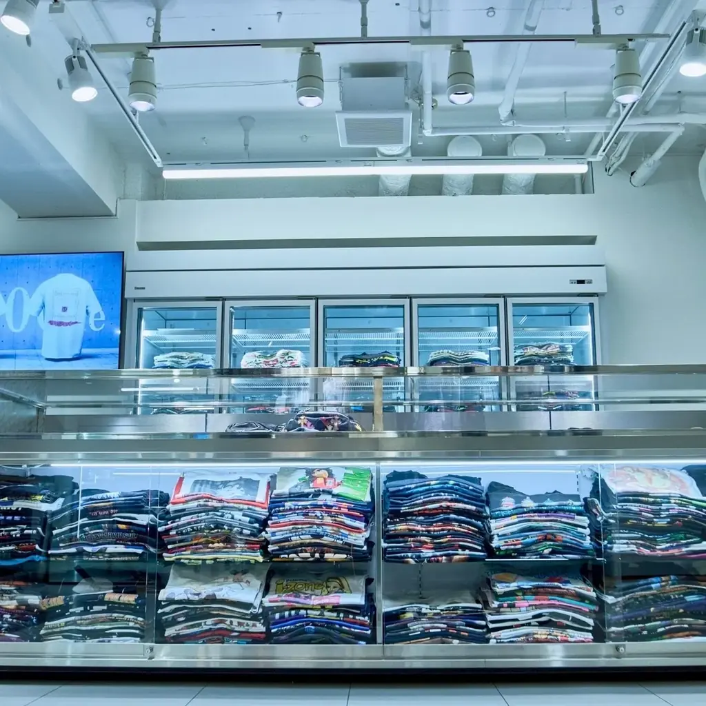 東京・原宿の「日本最大級ヴィンテージTシャツ専門店」【01:00ne（ワン）】が “正月福袋” を発売。全7価格帯×2サイズ（L / XL）で合計100点を3日間限定で販売。 画像 5