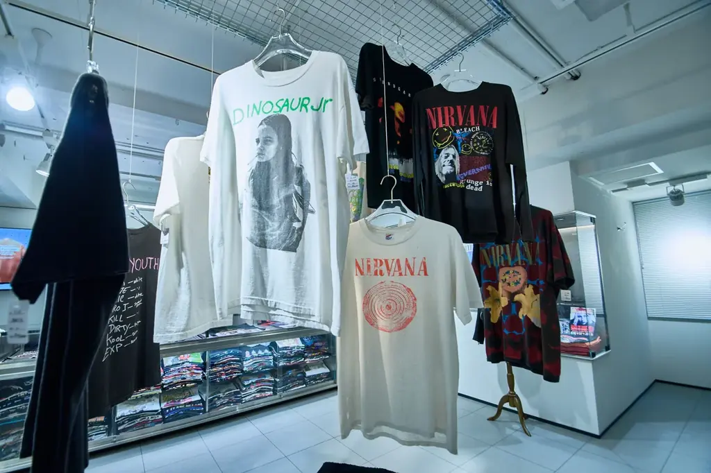 東京・原宿の「日本最大級ヴィンテージTシャツ専門店」【01:00ne（ワン）】が “正月福袋” を発売。全7価格帯×2サイズ（L / XL）で合計100点を3日間限定で販売。 画像 6