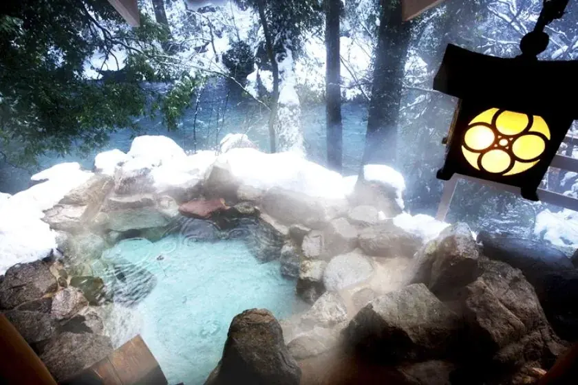 【新春☆親孝行旅のススメ】うまいもん×湯めぐり×山中塗り夫婦箸×記念写真♪ 姿ズワイガニ、ぶり、貸切風呂、ミニバー、街歩き、総湯、アイスストリート etc. 画像 16